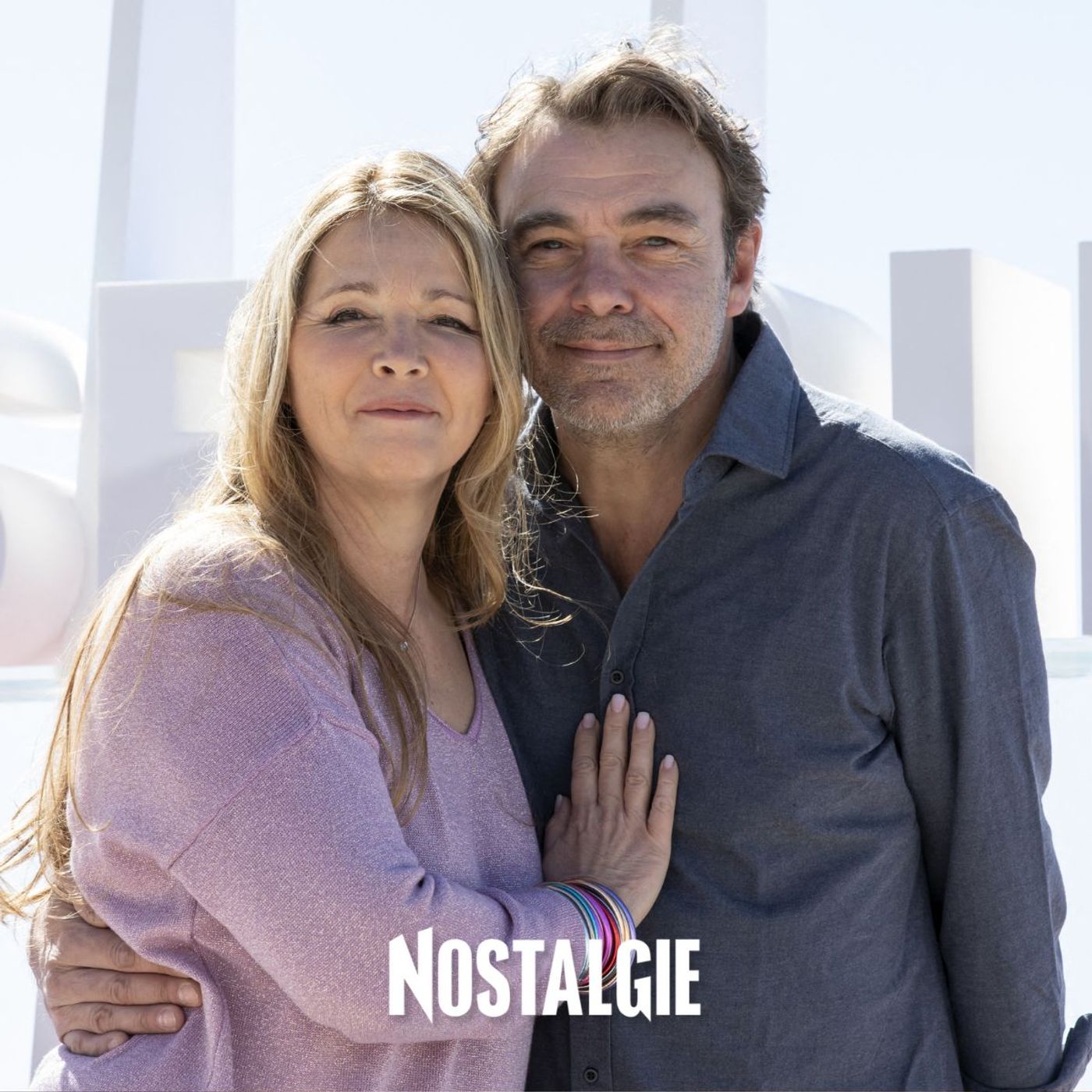 Hélène et les garçons : le casting s'est réuni pour tourner un clip episode artwork