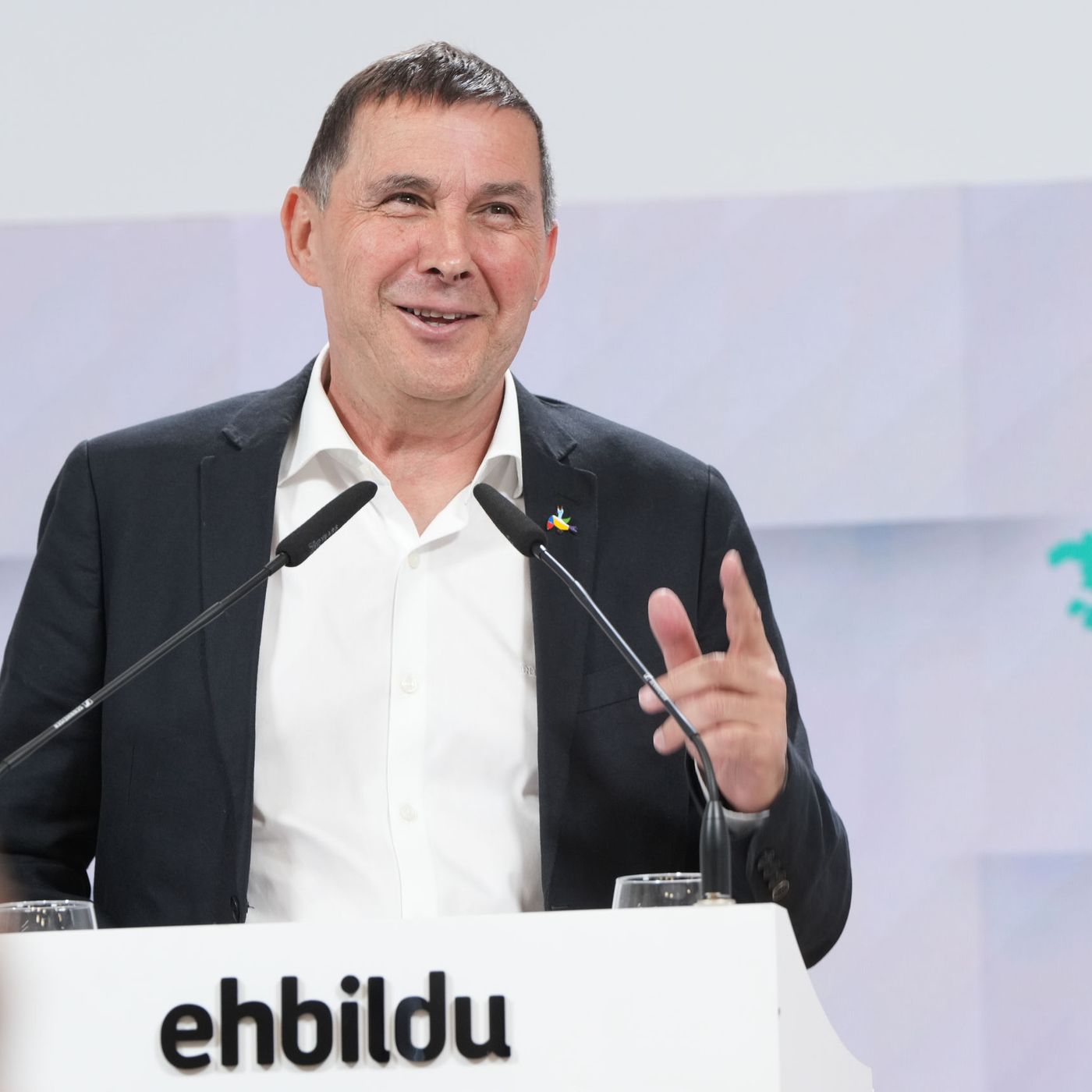 Ni olvido ni perdón: Siete años de la fotografía de la infamia