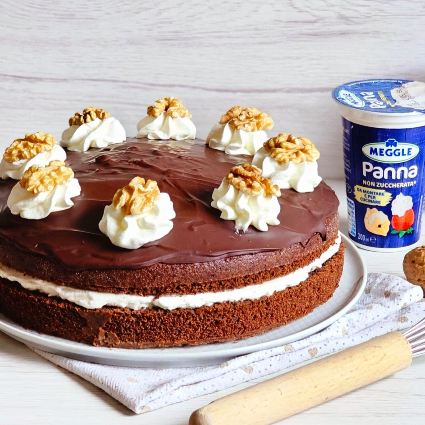TORTA ALLE NOCI con panna: dolce ricetta golosa episode artwork