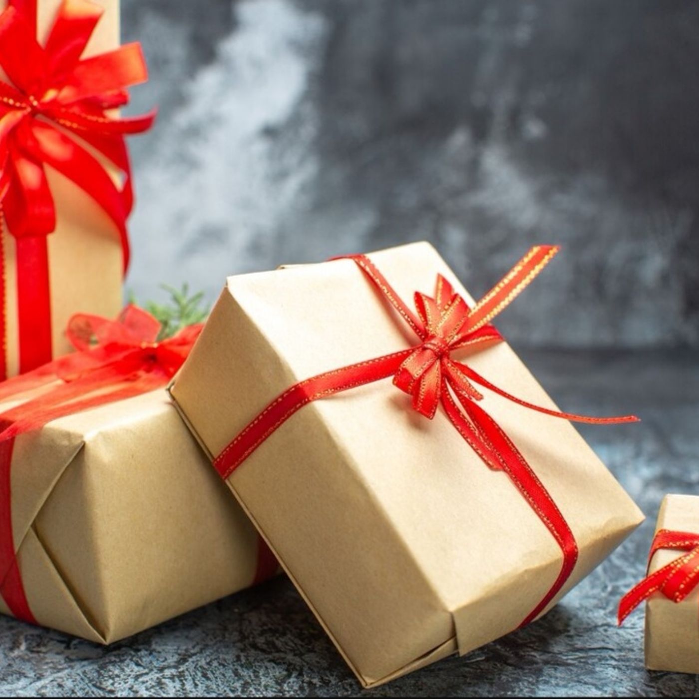 Natale 2025: aumentano gli italiani che acquisteranno i regali. Rincari per gioielli e vacanze