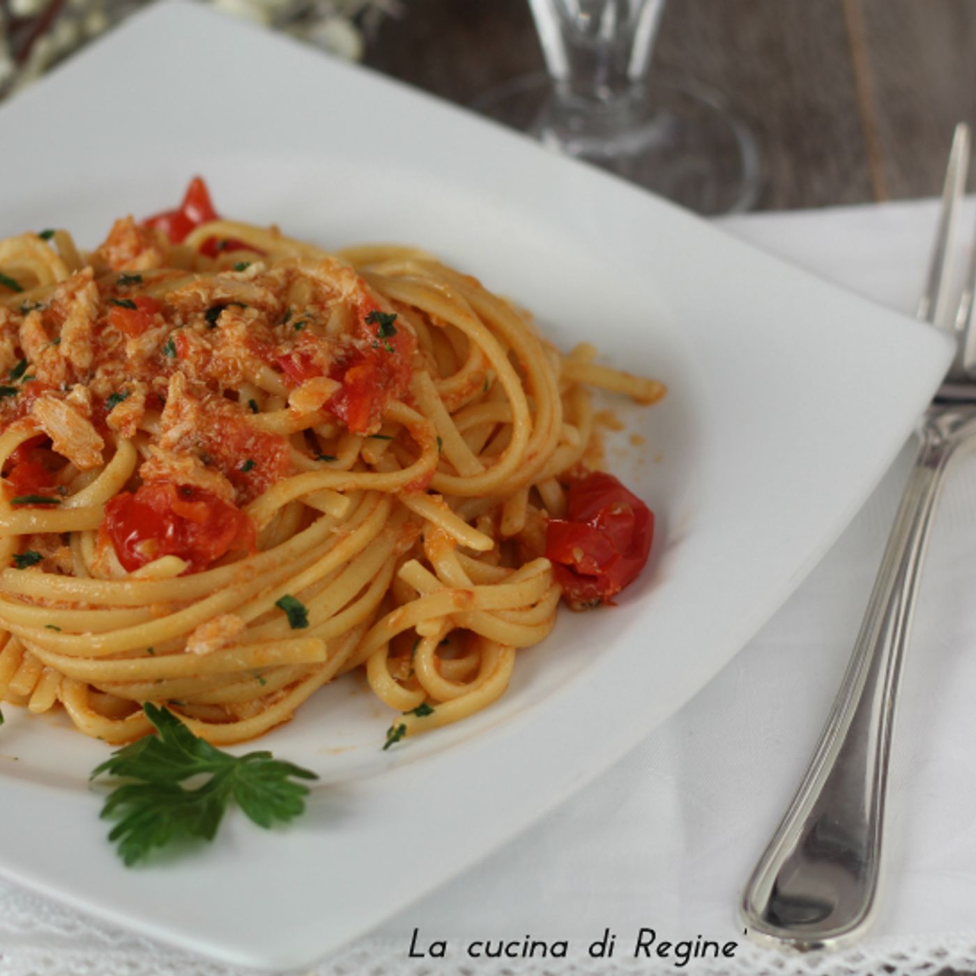 Pasta alla polpa di granchio e pomodorini