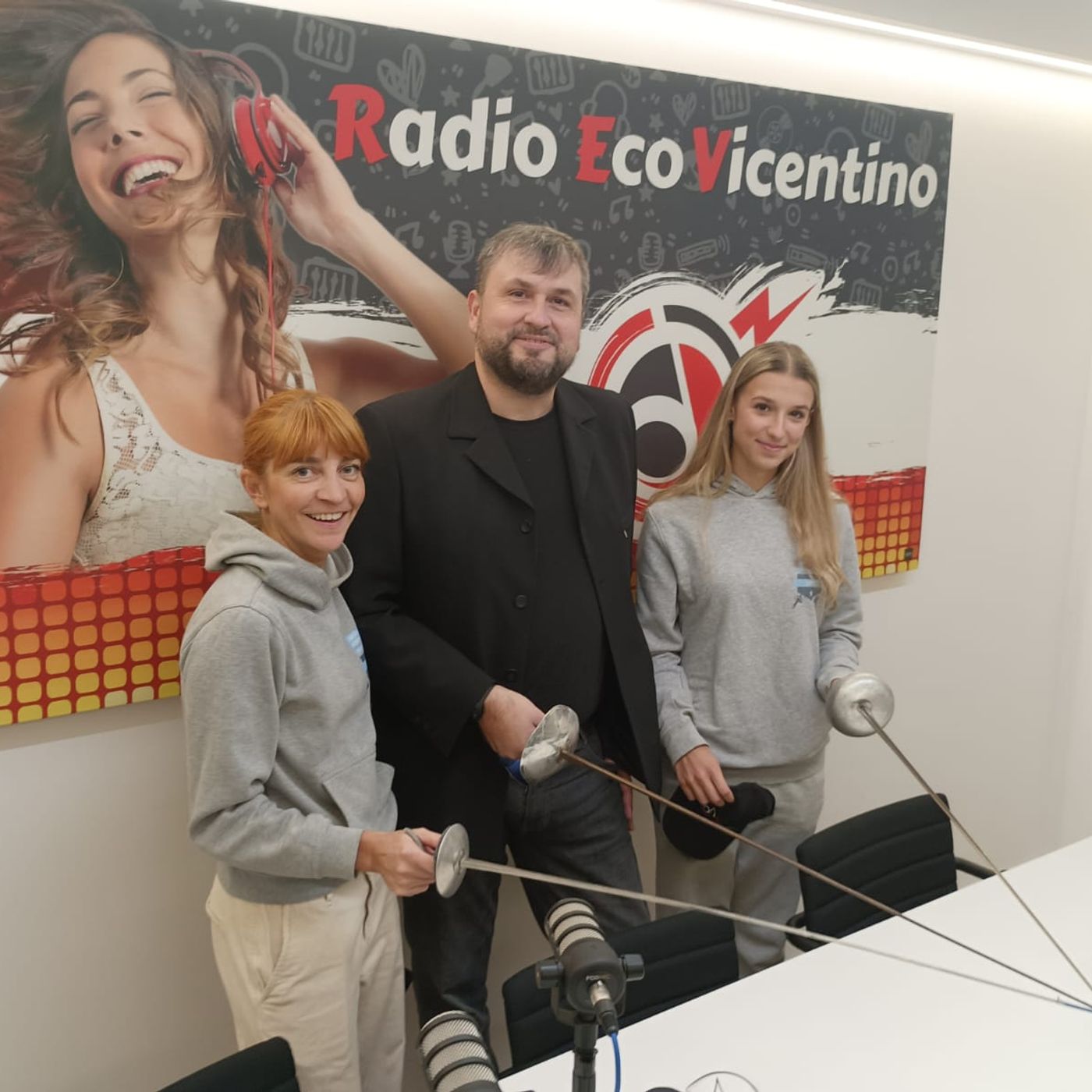 In pedana salgono Maestra e Allieva: in 'tiro' la scherma episode artwork