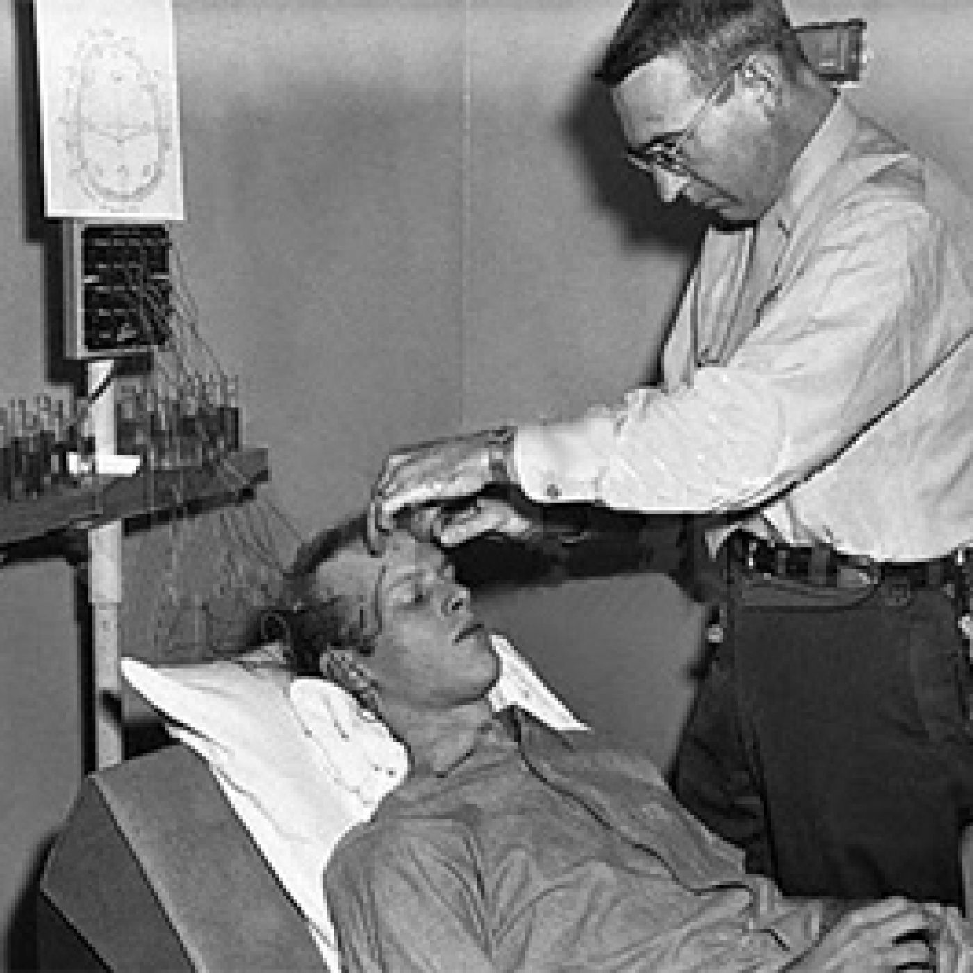 Al filo de lo real nº.328: Terribles experimentos con seres humanos episode artwork