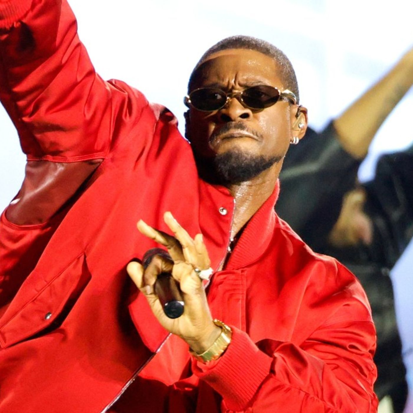 Usher Reacts to Clone Conspiracy Theory Brewing After New Jersey Show With Chris Brown episode artwork