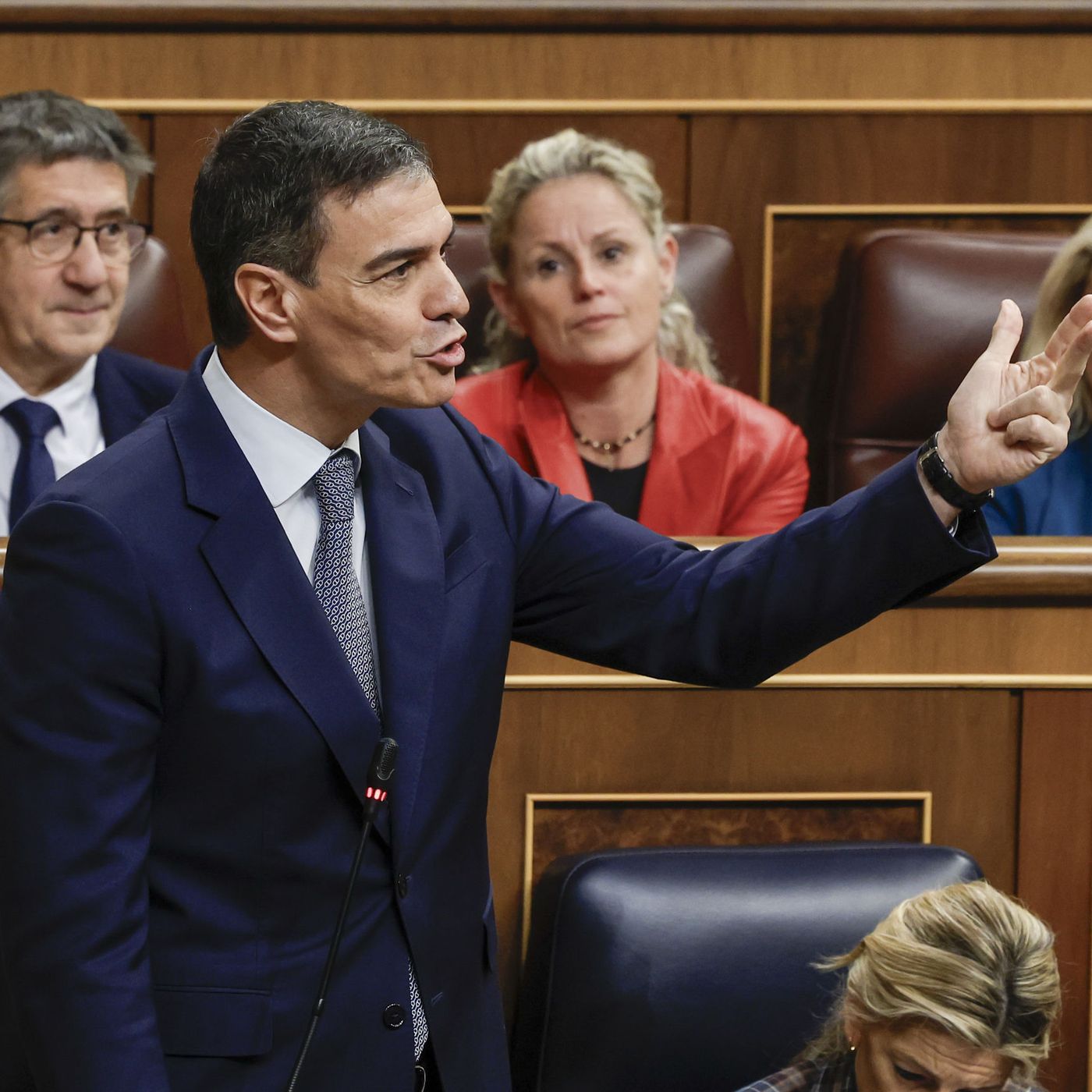 Tertulia de Federico: Montero se ausenta de la sesión de control con Sánchez desbocado