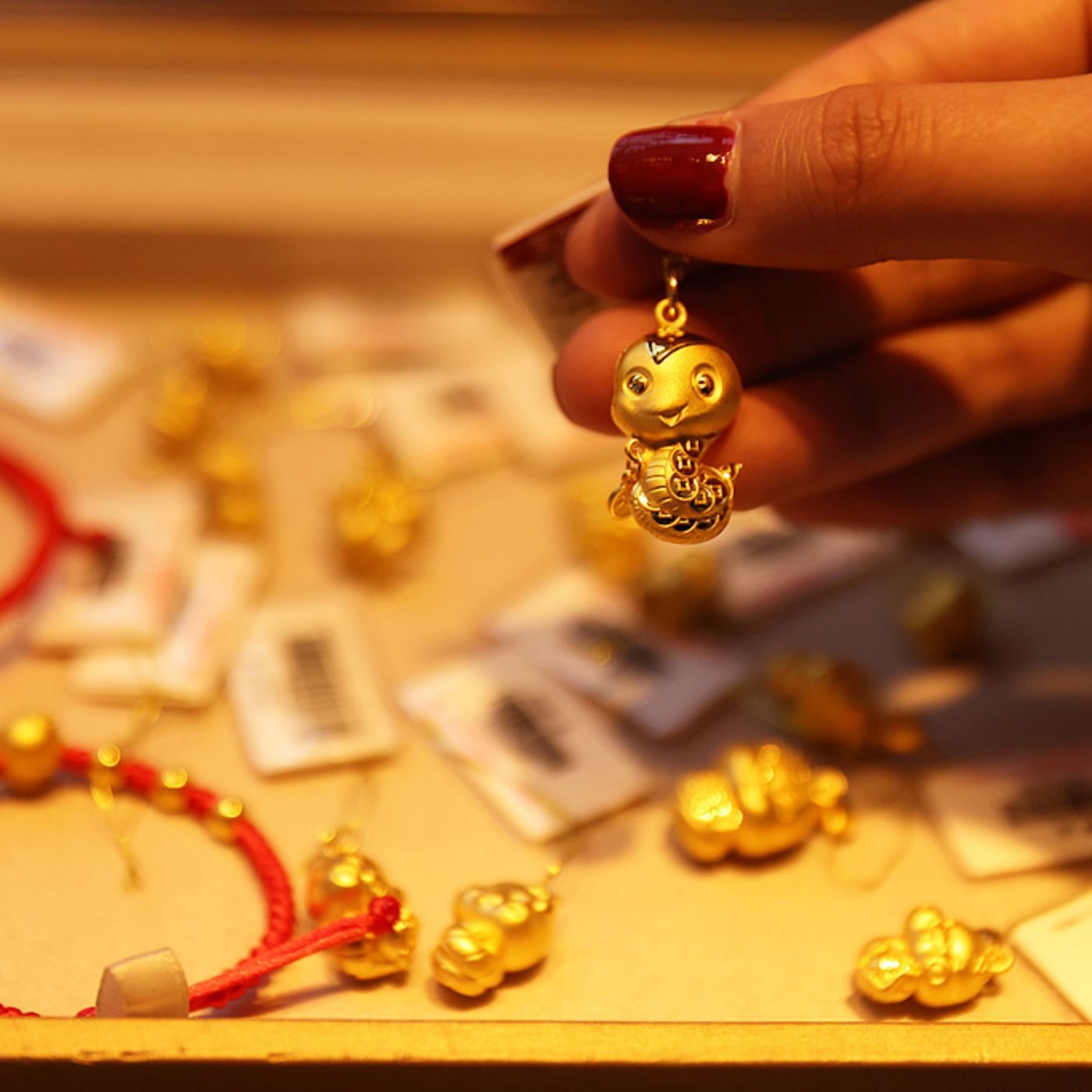 Gold rush: Young people embrace jewelry!