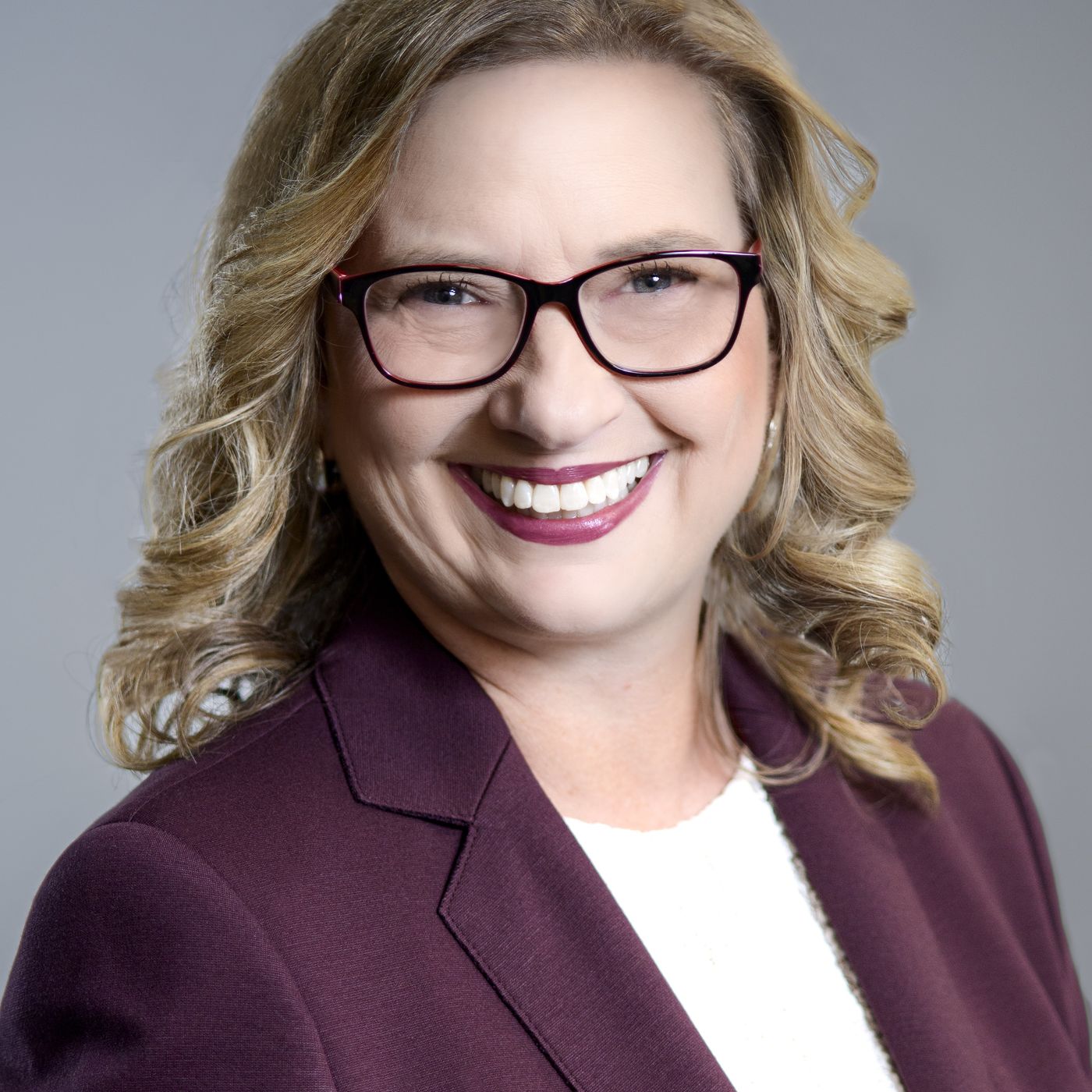 Lisa Woodruff Wants Your Home To Escape Organizational Chaos episode artwork