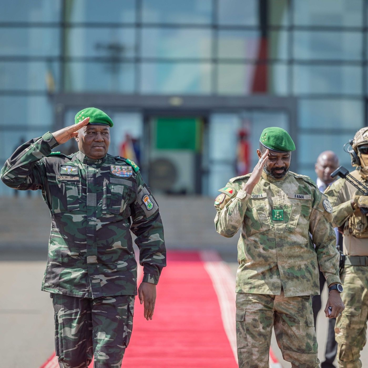 Le journal du 1er octobre 2025 - Déplacement du président Tiani et arrestations à Arlit au cœur du journal episode artwork