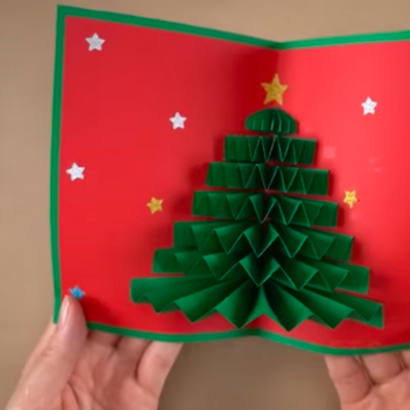 S44 E18: Do People Still Send Christmas Cards