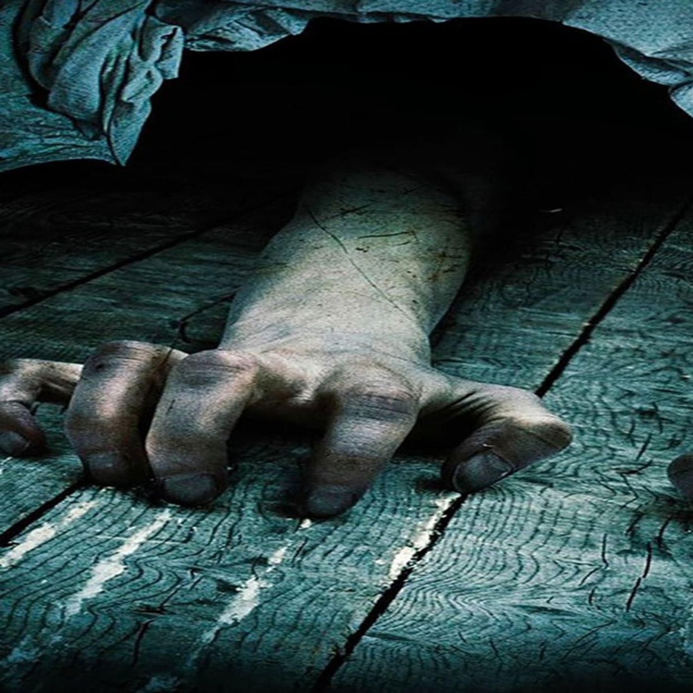 Los Espectros Bajo Mi Cama: Nunca Te Asomes Debajo De Ella - Historias De Terror - Voces De La Noche