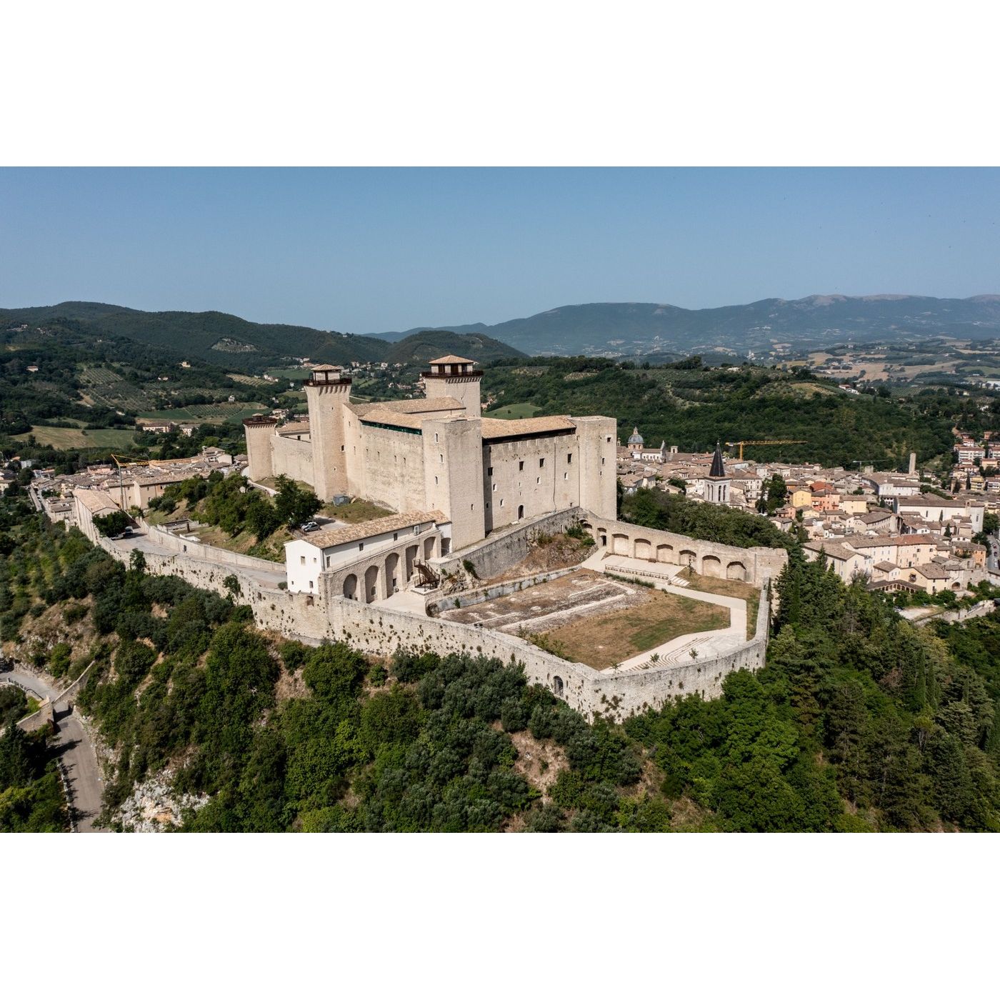 Immagine di Spoleto «Terre d'Italia» di Cesare Brandi episode artwork