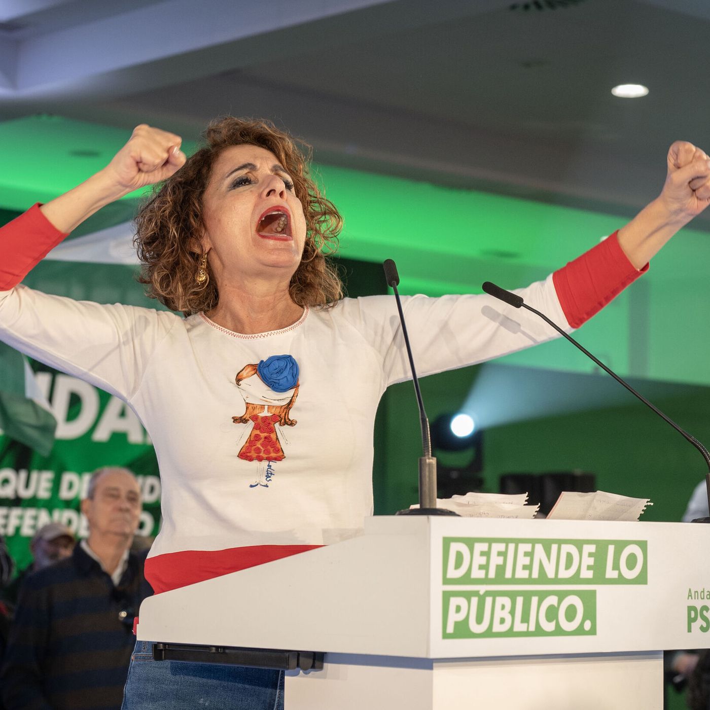 Prensa económica: Hacienda gasta 800.000 euros en espiar a contribuyentes con perfiles falsos en redes