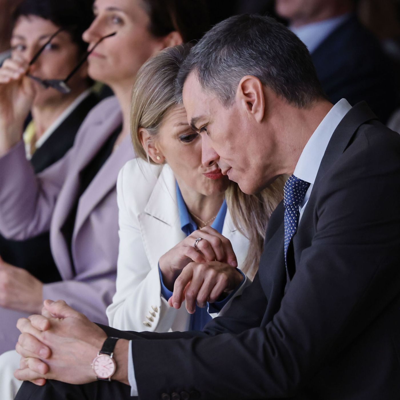 La República de los Tonnntos: Sánchez acusa a Israel mientras él boicoteó el funeral católico de Adamuz