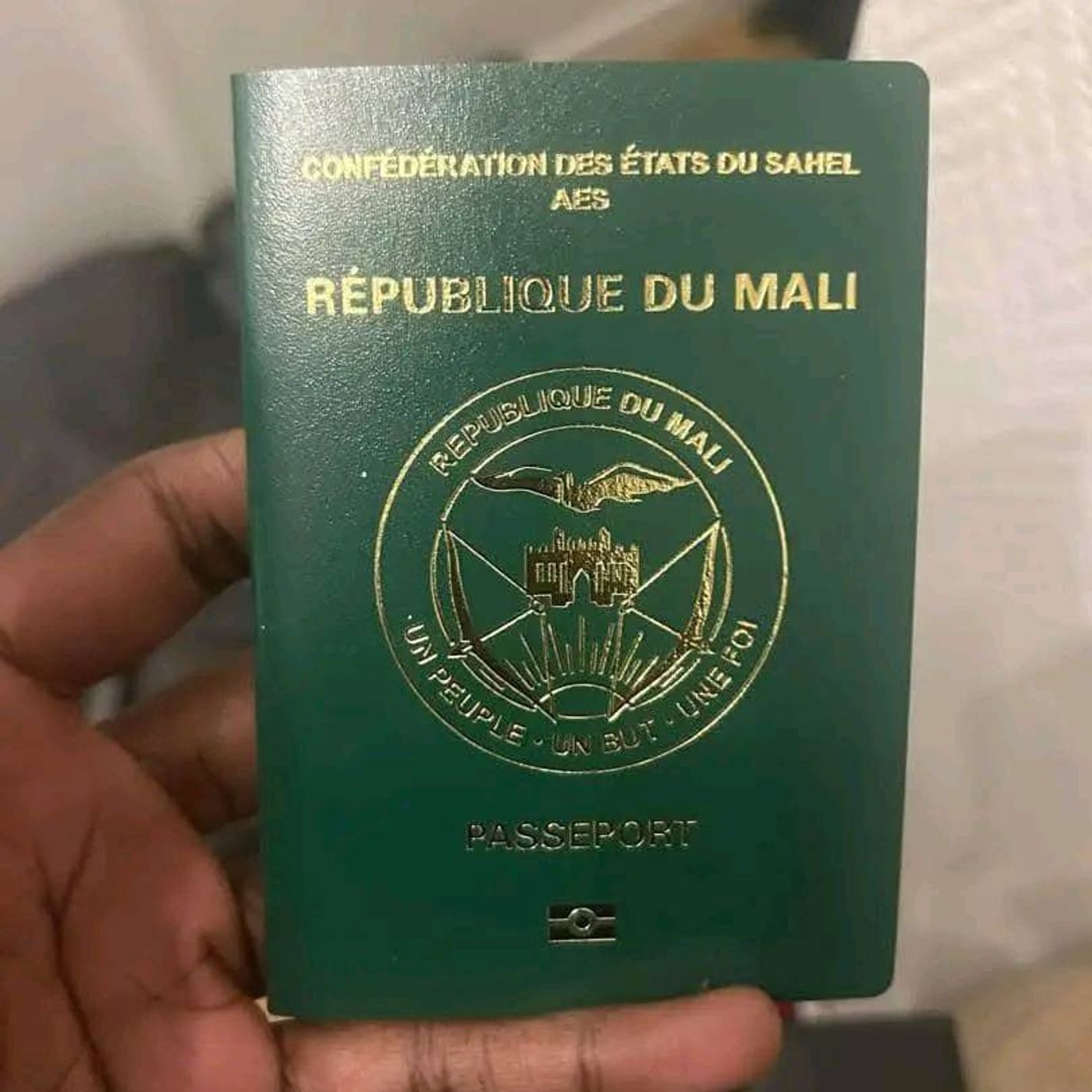 La mise en circulation du nouveau passeport de l’AES episode artwork