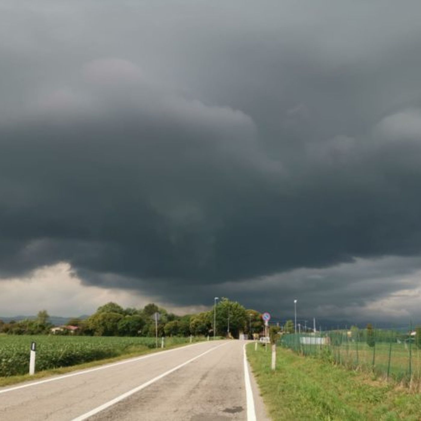 Meteo, allerta gialla domani per temporali su tutto il territorio regionale episode artwork