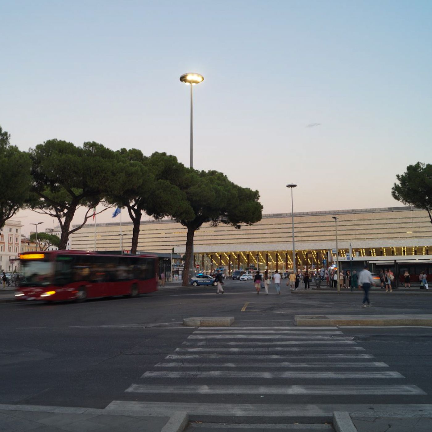 #489 Anche la metro te la devi guadagnare e altre storie di Roma episode artwork