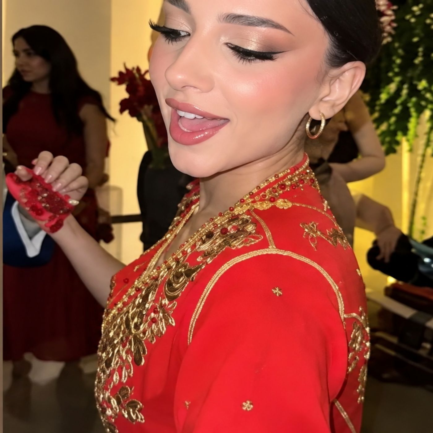 حنة نارين بيوتي ❤️🎁 _ هدايا نارين من شيري وسيدرا وجلال وشيرو 🥰✨ episode artwork