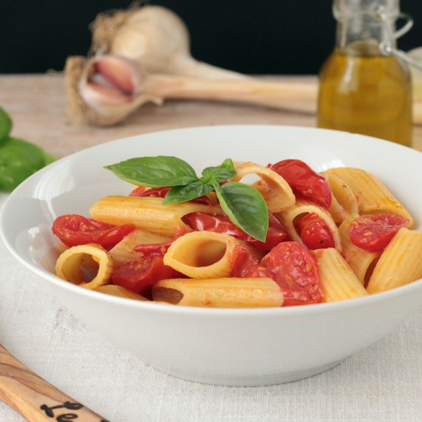 Pasta con pomodori datterini rossi ricetta facile e veloce episode artwork