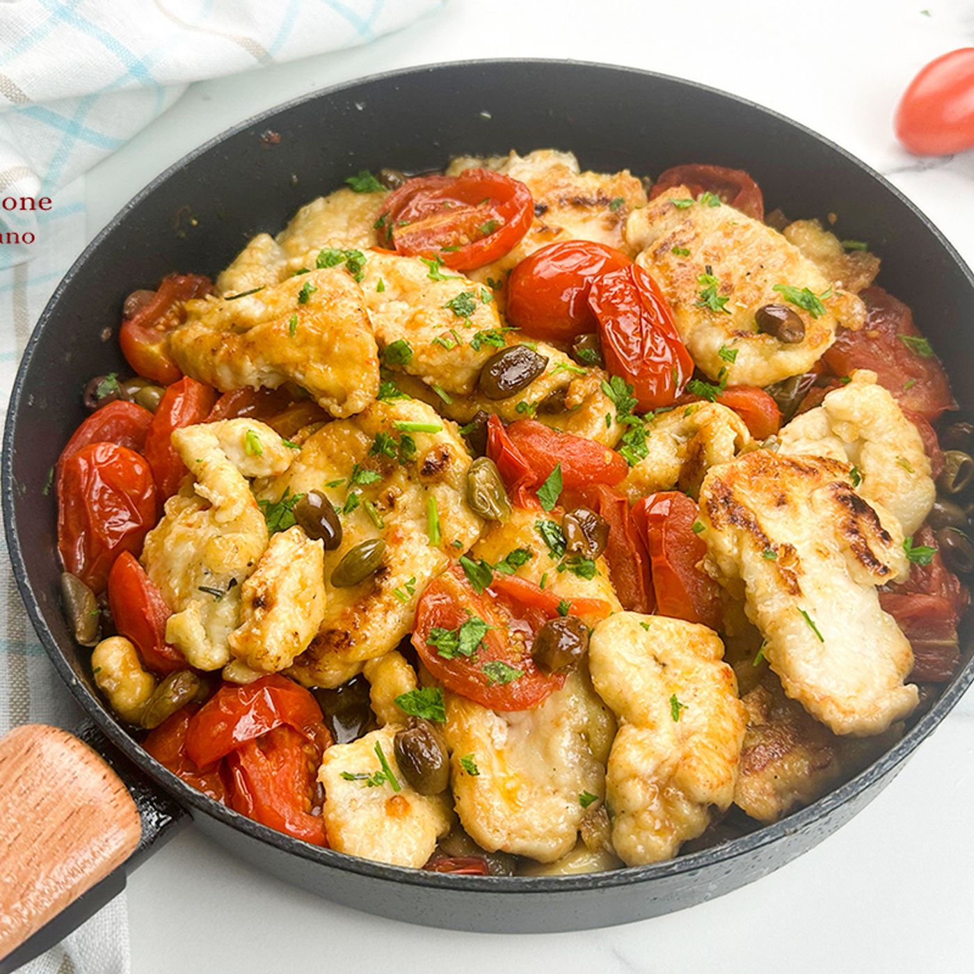 Pollo alla mediterranea tenerissimo con pomodorini olive e capperi episode artwork