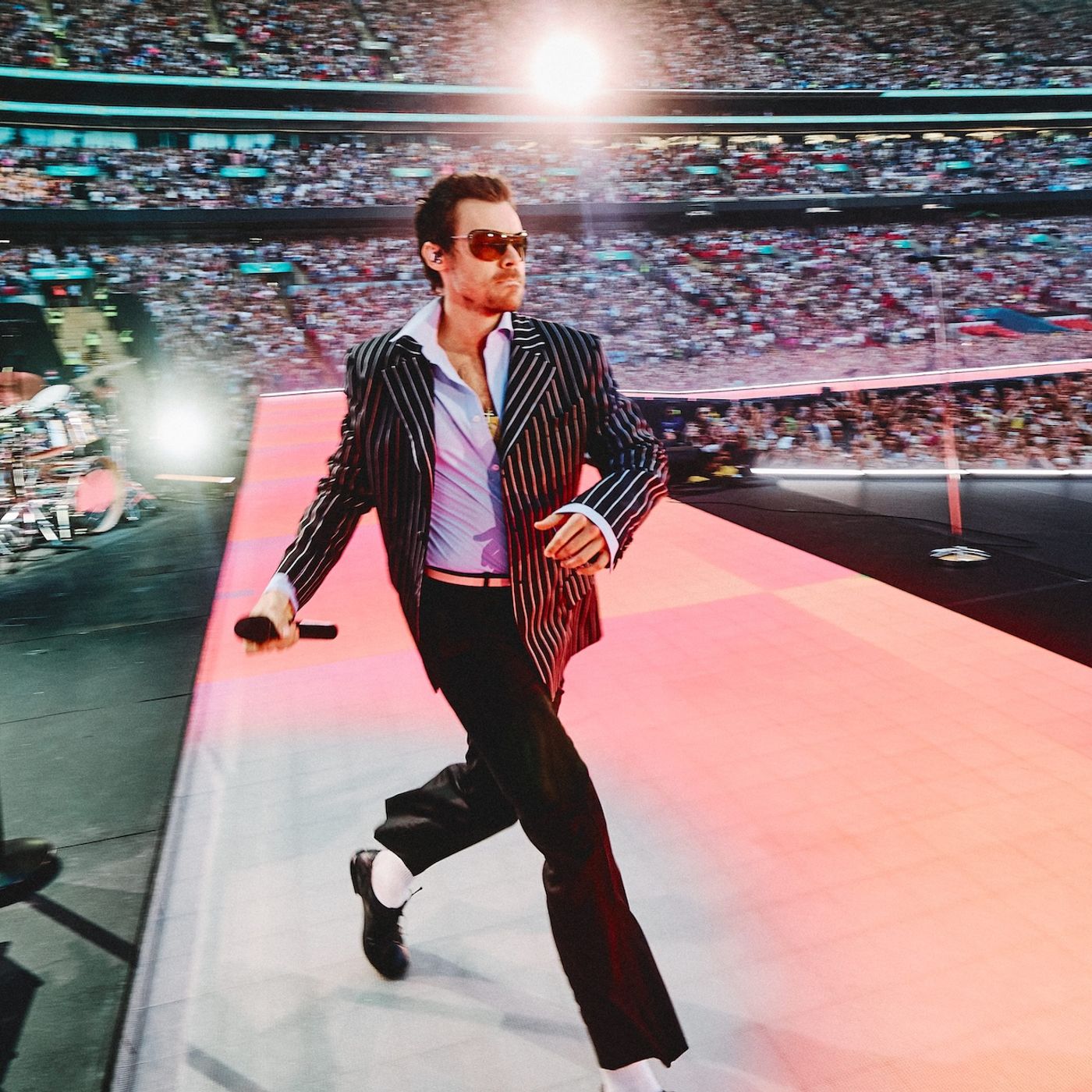 Harry Styles pays tribute to David Hockney and reflects on One Direction days as he kicks off record-breaking Wembley run episode artwork