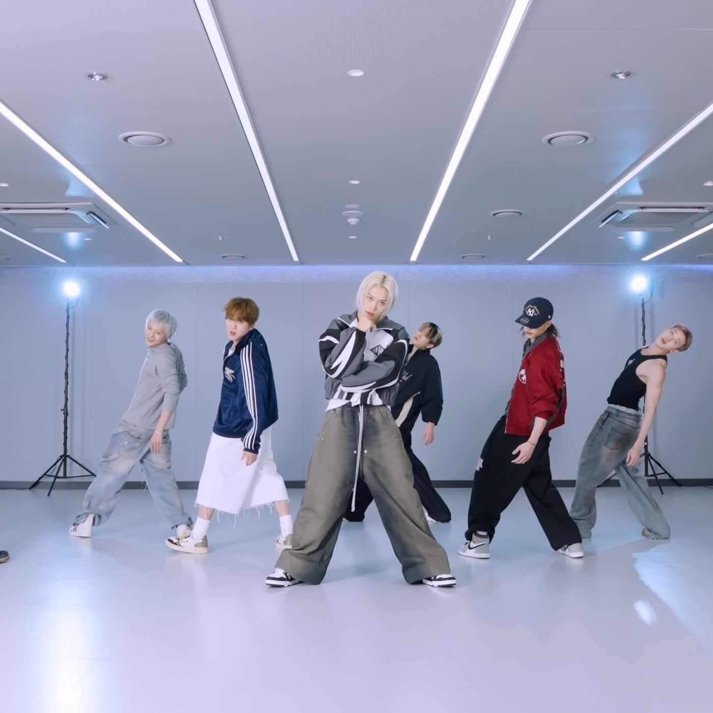 Watch: Stray Kids Proves They’ve Got “This & That” In New Dance Practice Video | Soompi