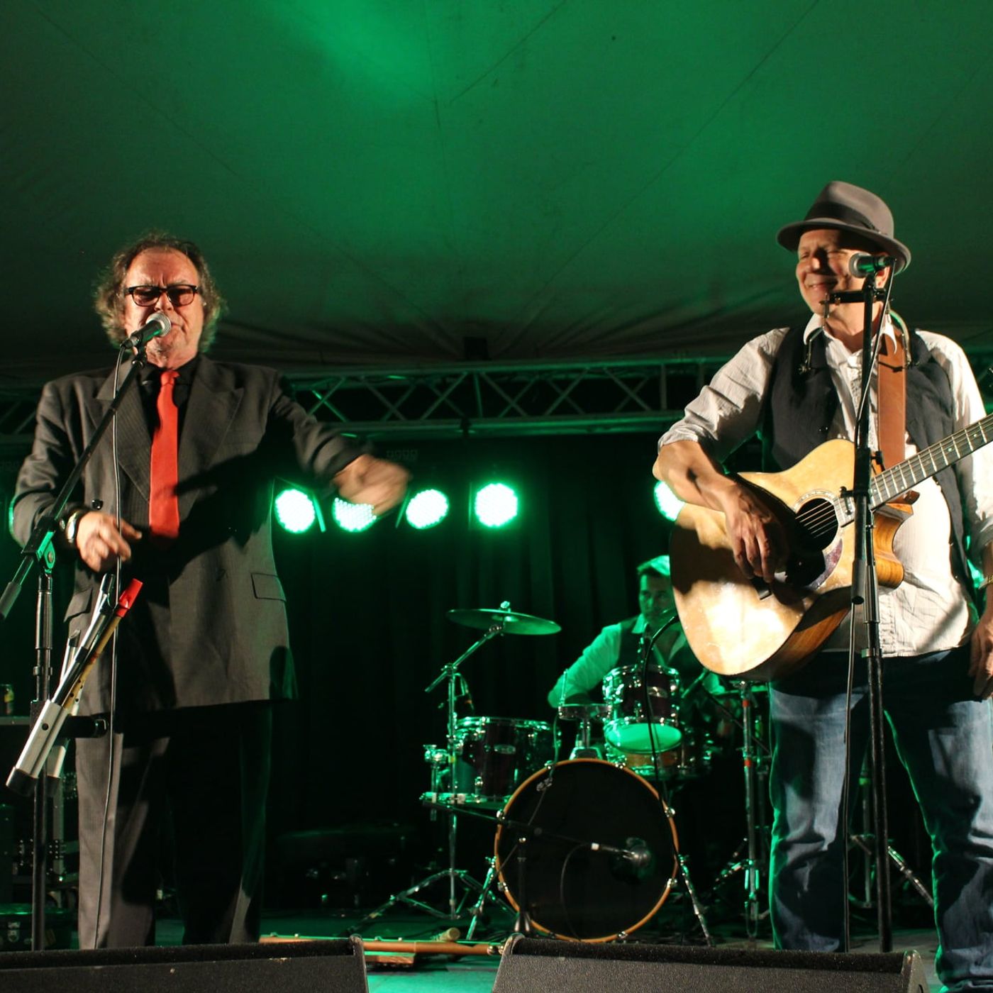 The Bushwackers discuss popular single "Diggin' For Gold" in interview with Clayton Bester on Arvo Flow episode artwork