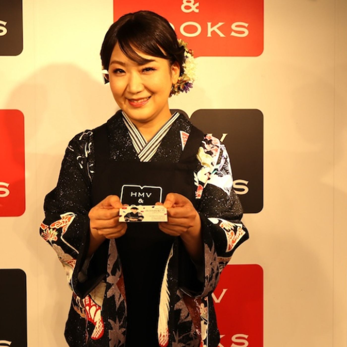 市川由紀乃、新曲「ちりぬるを」本日発売＆MV公開。発売記念としてHMV＆BOOKS SHIBUYAで一日店長に episode artwork