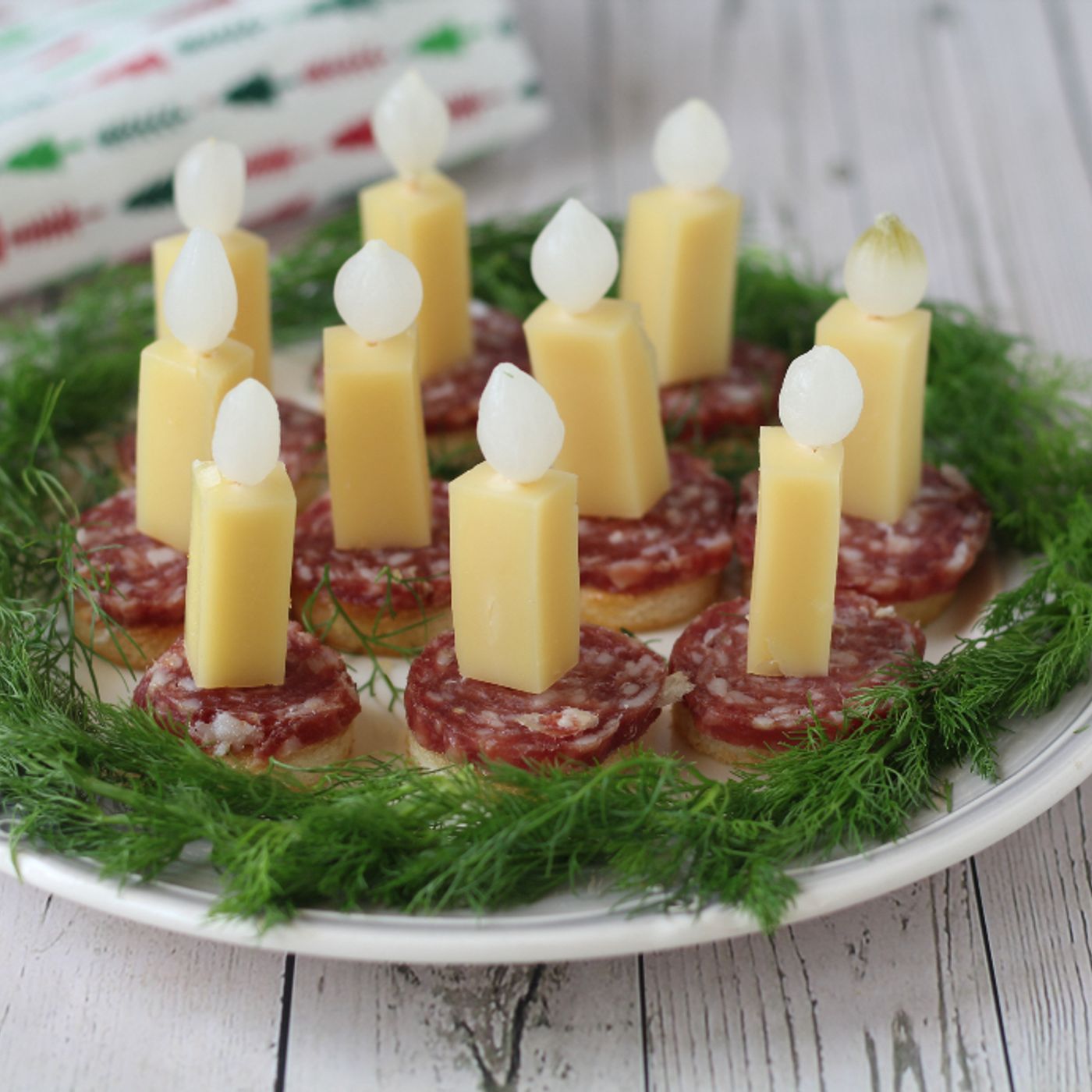 Candele natalizie con salame e formaggio