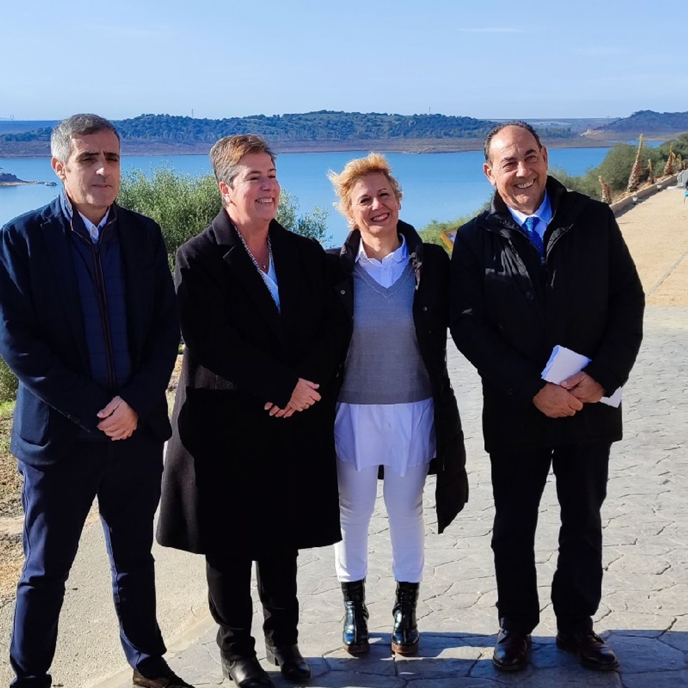 Representantes de la Junta de Extremadura y de la Diputación de Badajoz en la inauguración del Paseo del Bañista de Alange episode artwork