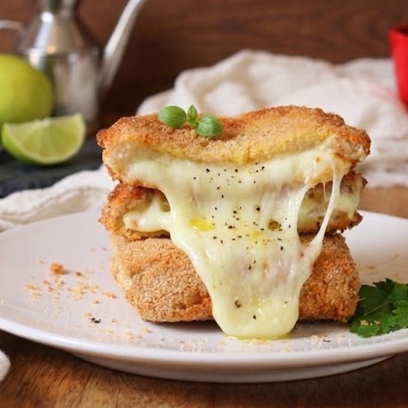 Mozzarella in carrozza al forno o fritta: la ricetta facile, croccante e filante episode artwork