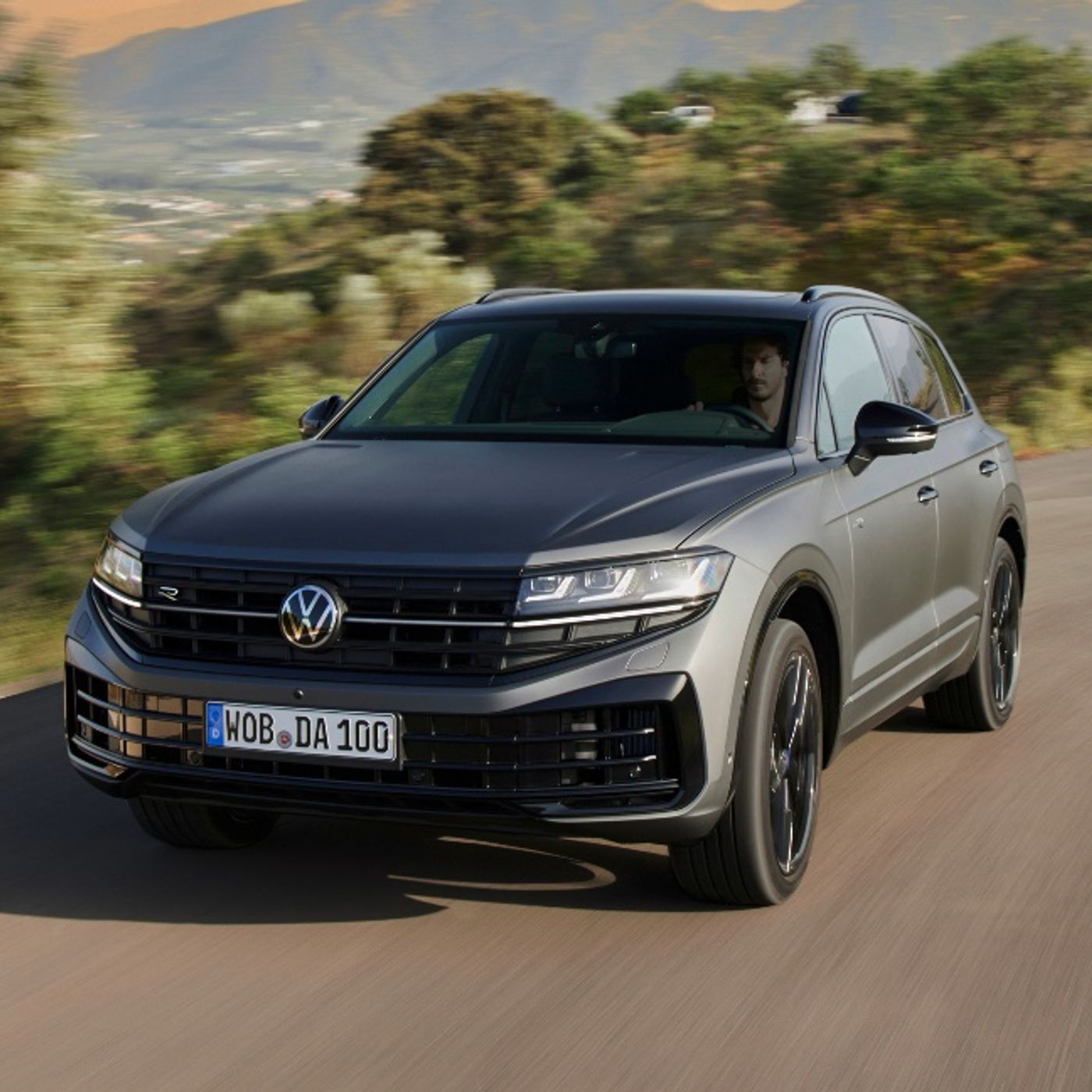 Volkswagen Touareg R eHybrid plug-in - L'ibrido da corsa formato extra-large episode artwork