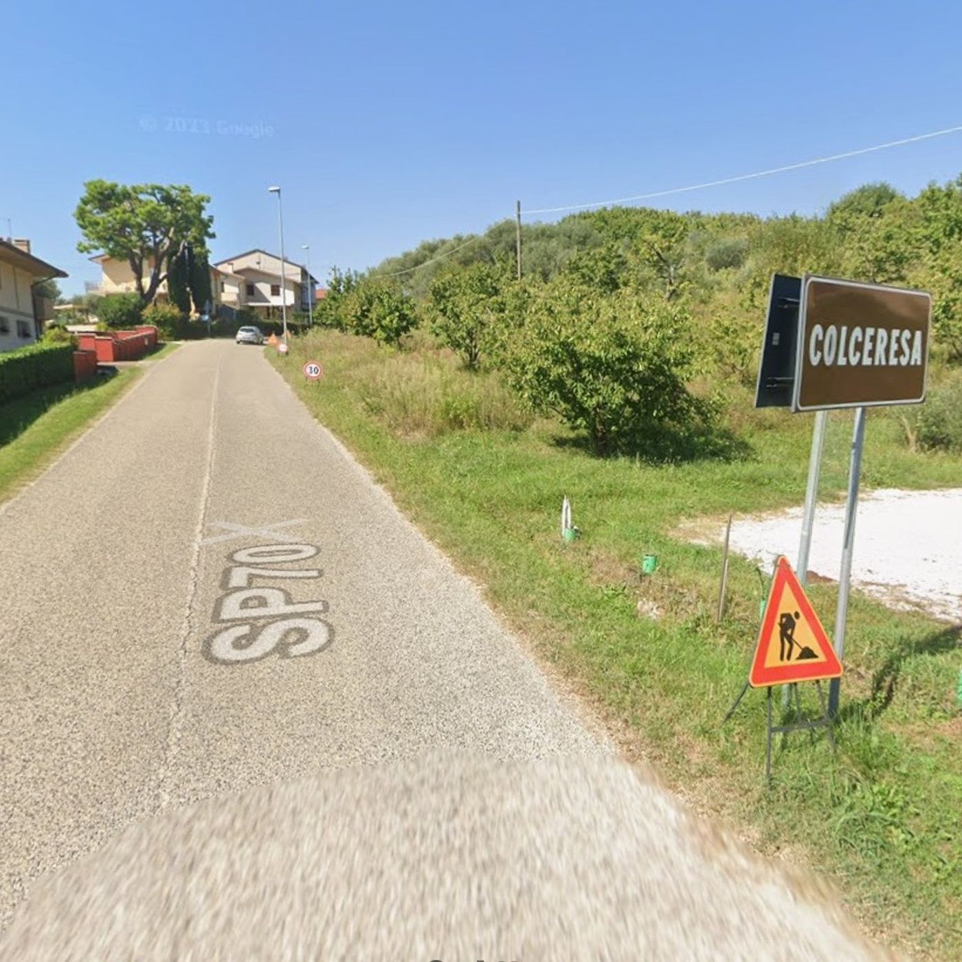 Giallo sull’anziana trovata morta fuori casa in una pozza di sangue episode artwork