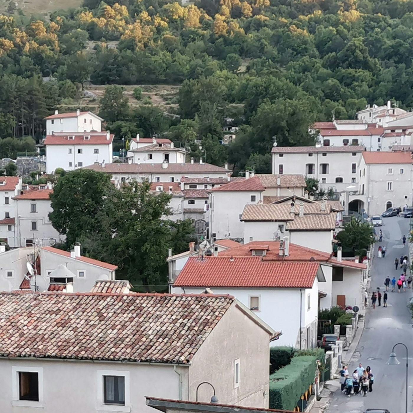 Dal Covid un'opportunità per i piccoli borghi d'Italia (di Paola Lo Mele) episode artwork