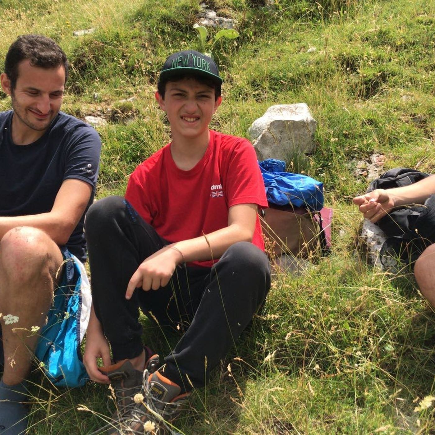 Noi due ragazzi che stretti ci avvinghiamo