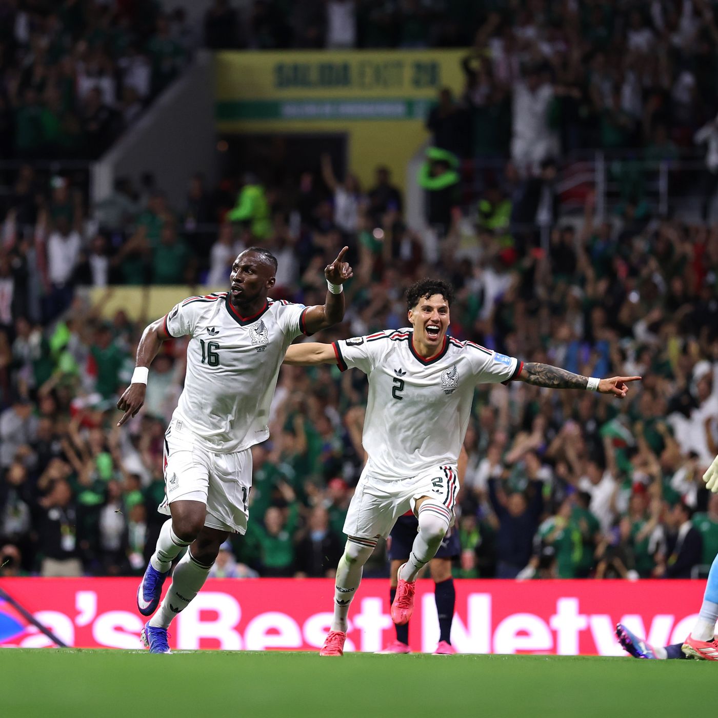 República Checa 0 - 3 México | Fiesta en el Azteca con pleno mejicano