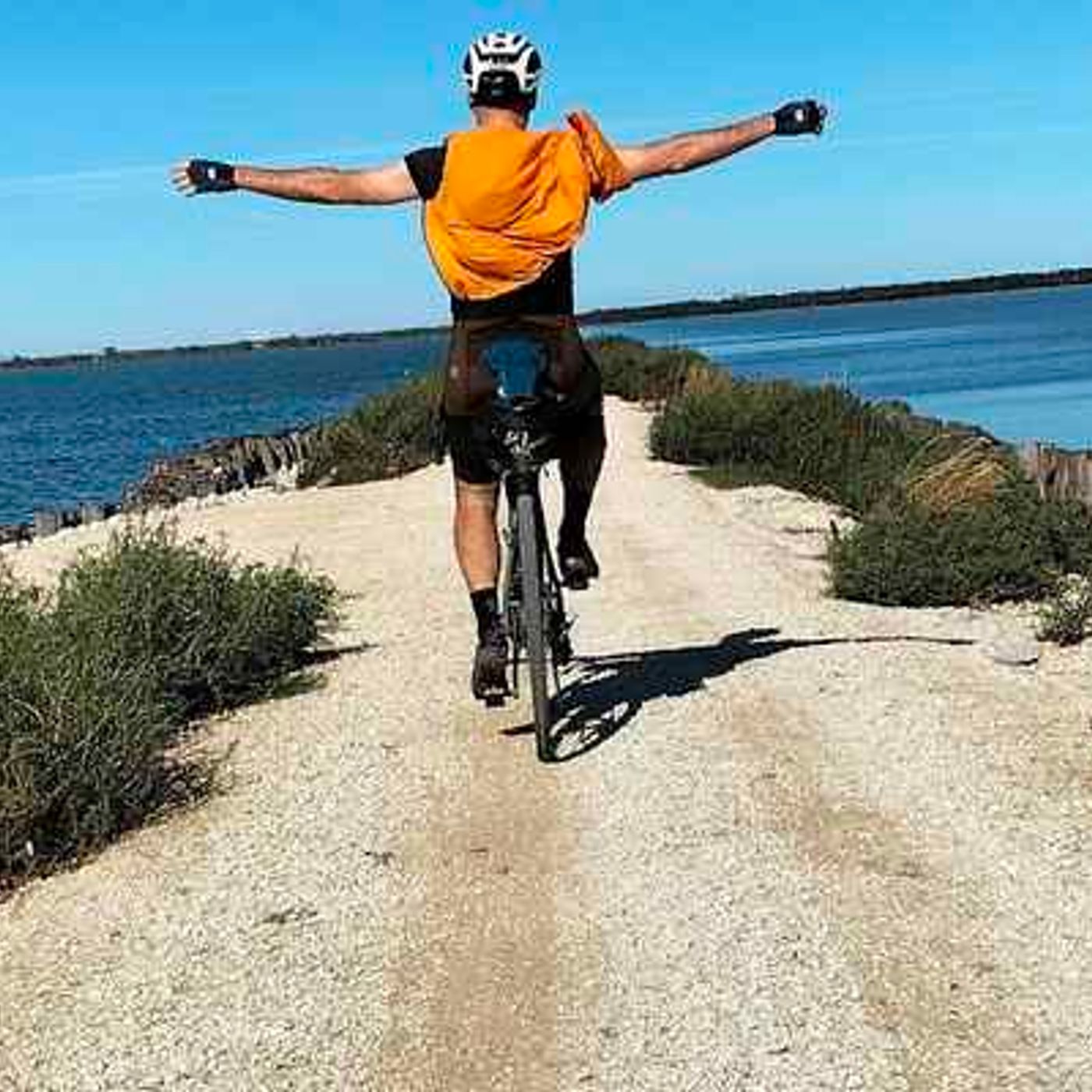 Copertina di Non dura mai uguale - Cicloturismo