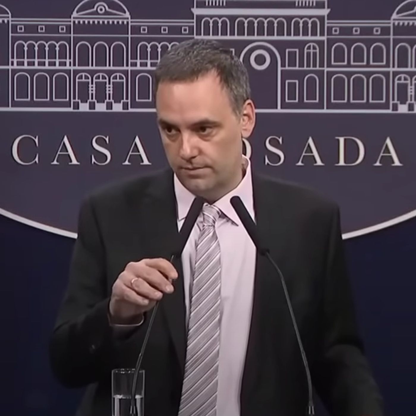 50 - Adorni, Visión a largo plazo: Javier Milei aborda la urgencia económica en Argentina episode artwork
