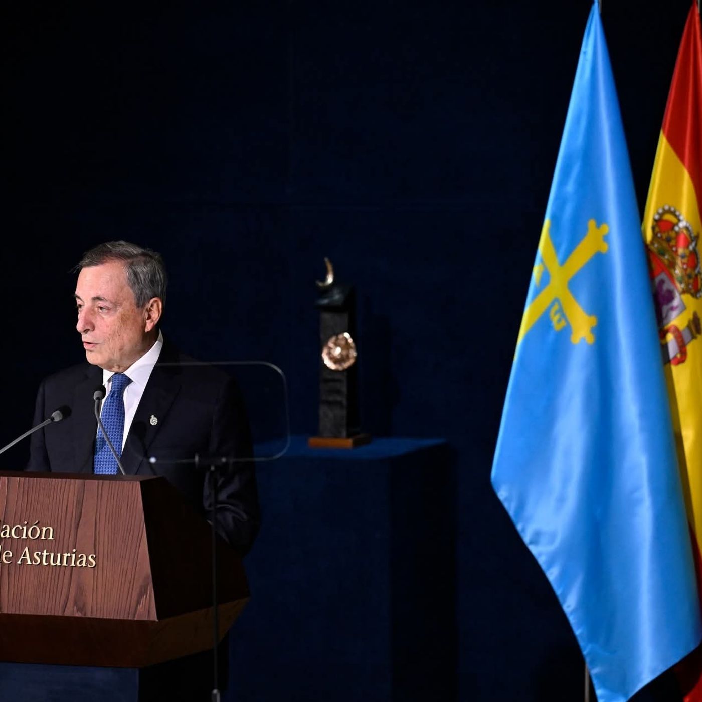 Draghi al Premio Princesa de Asturias: “Europa sotto attacco. Un federalismo pragmatico unica via” Draghi al Premio Princesa de Asturias: “Europa sotto attacco. Un federalismo pragmatico unica via”