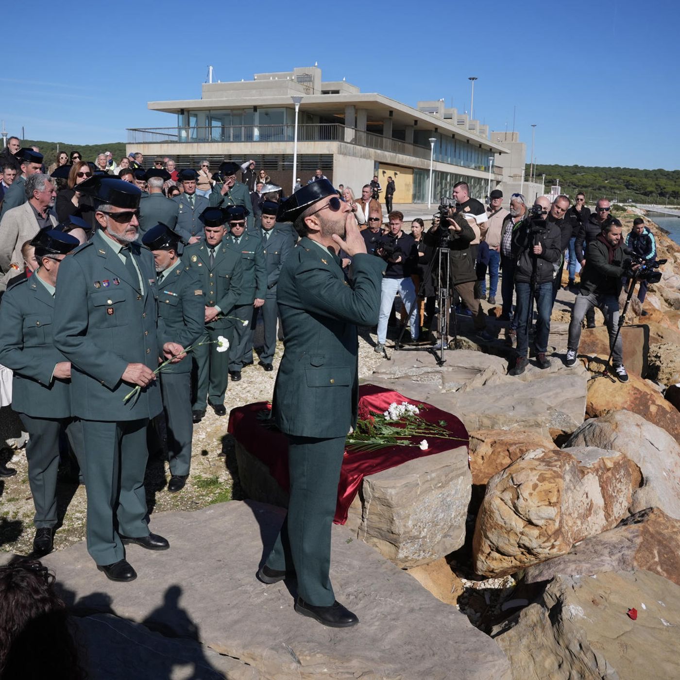 Las noticias de Herrero: Bruselas acusa a Marlaska de obstruir la investigación del asesinato de dos guardias en Barbate