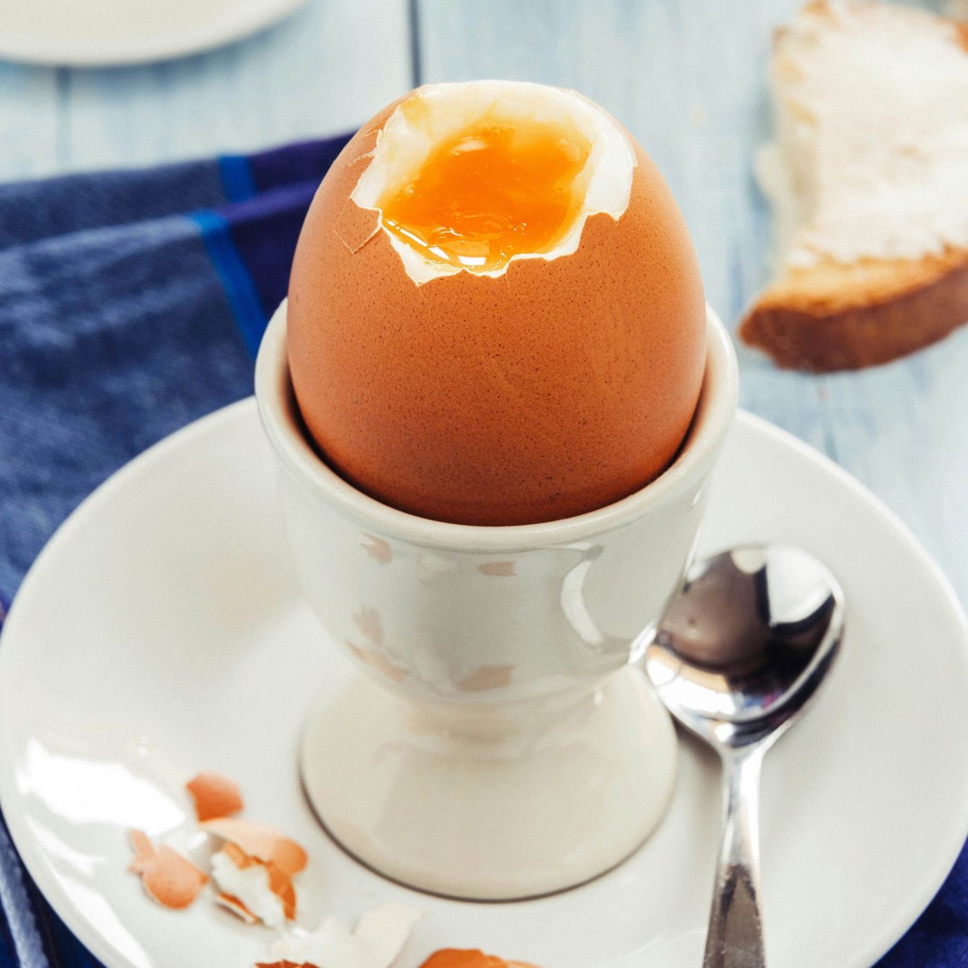 🥚 Raw Eggs vs. Cooked: Health Risks and Nutritional Truths