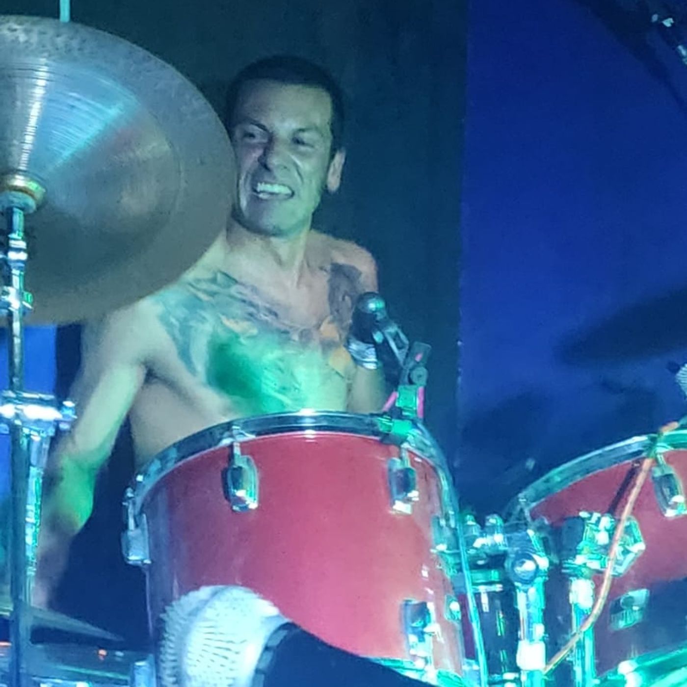 Invitación de Santiago Jerez baterista podcast artwork