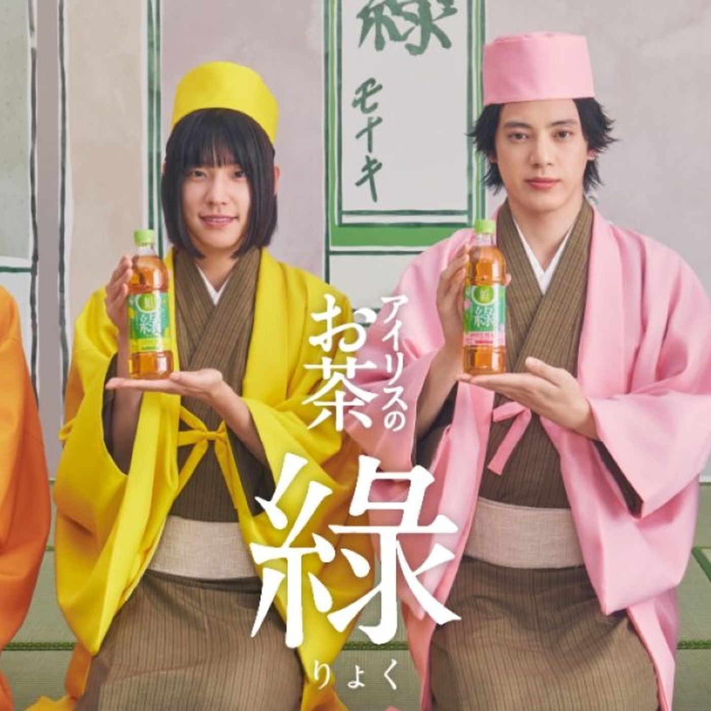モナキ、レモンと白桃の着ぐるみとキラキラのステージ衣装で歌い踊りながら商品をアピール！緑茶のCMらしからぬ作品が完成