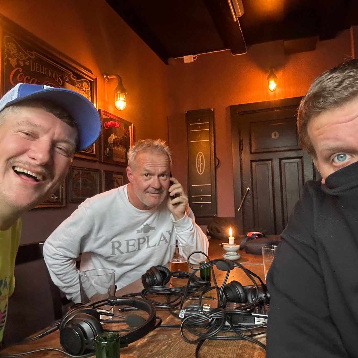 En FCK fan, en BIF fan og en AGF fan går ind på en bar