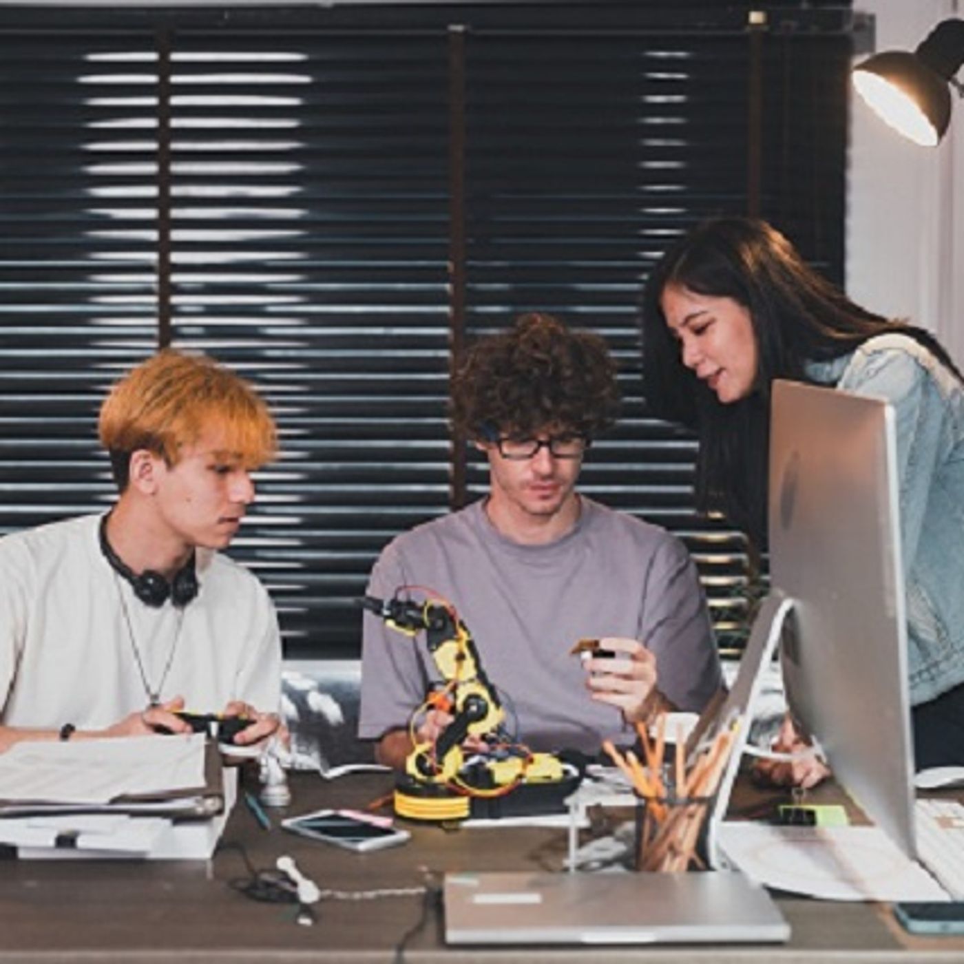 (Smile File) Paralyzed Young Man Gets Amazing Help From Students and Friend