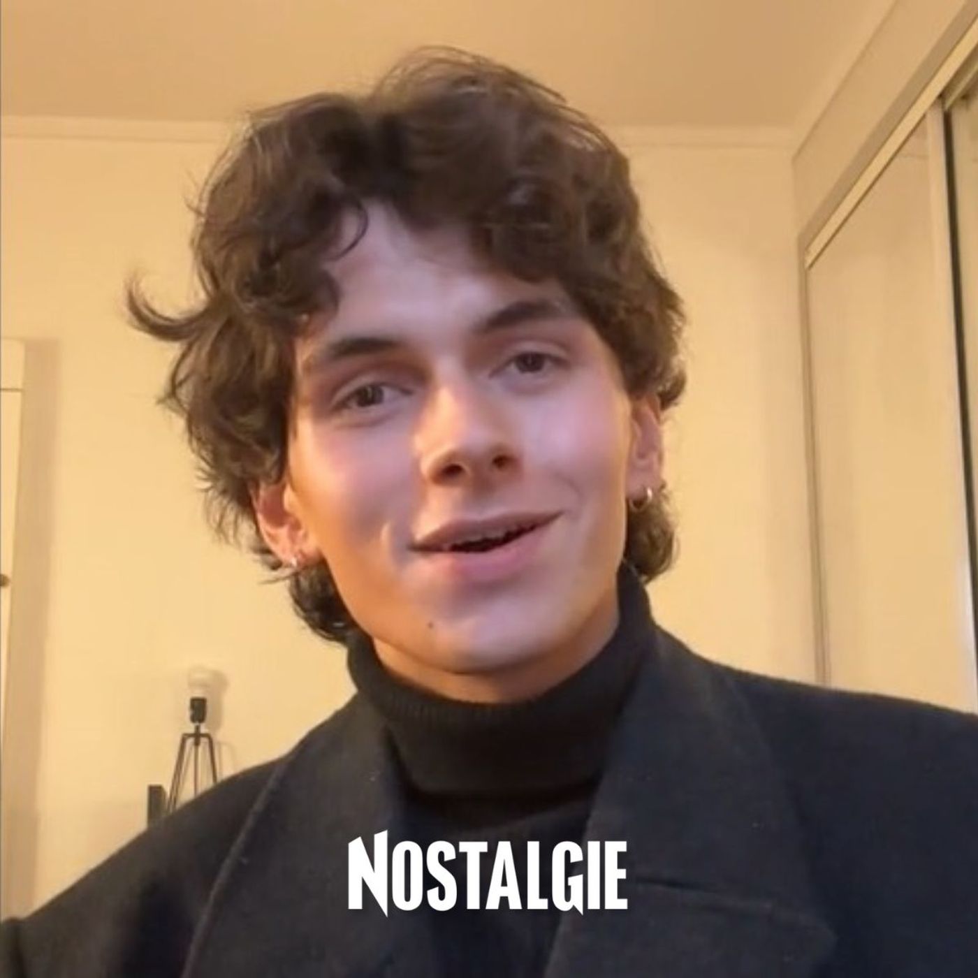 Lutte contre la solitude : énorme vague d'amour pour ce jeune qui se sent bien seul à Paris episode artwork
