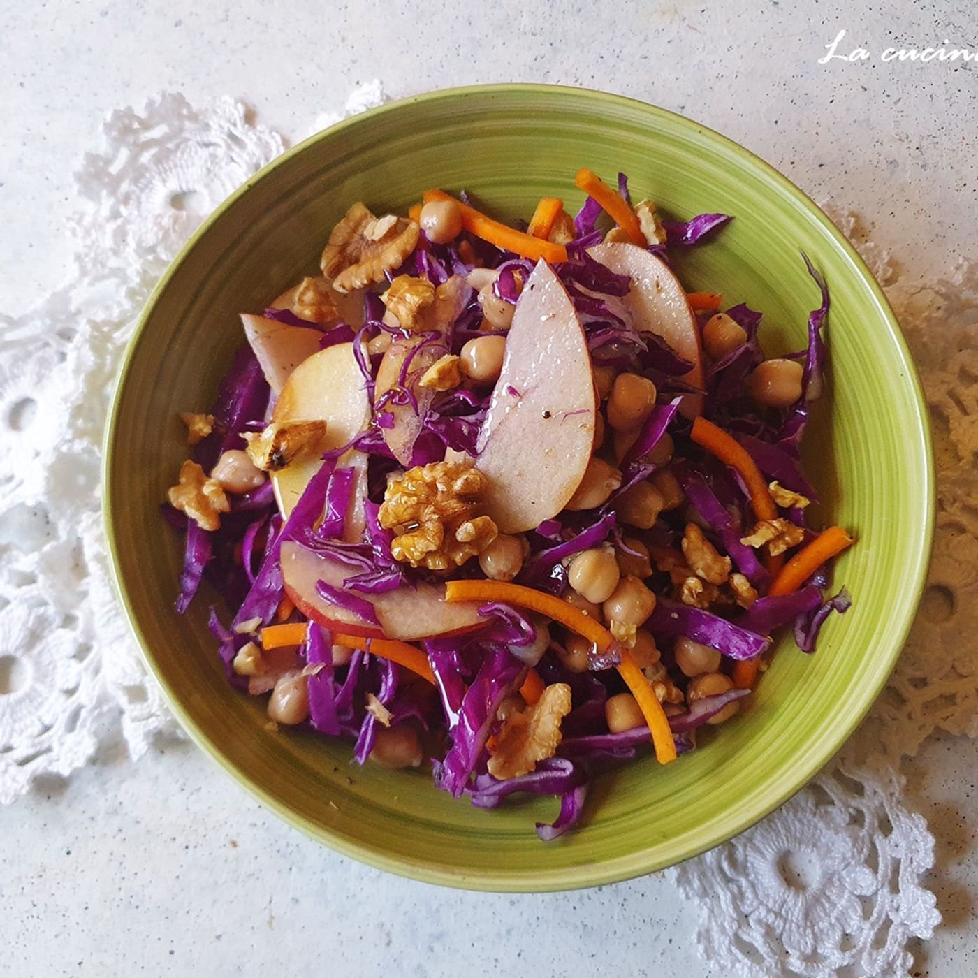 Insalata di ceci con cavolo viola e noci, fresca e croccante episode artwork