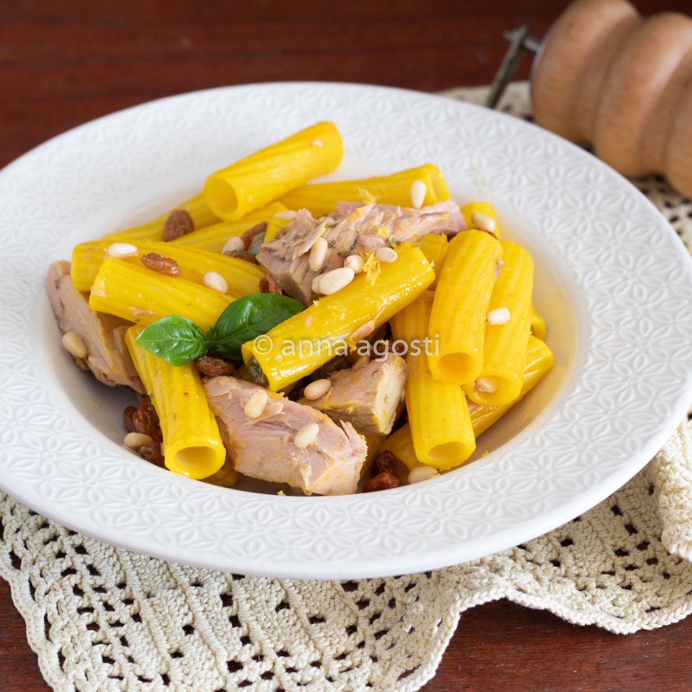 Pasta fredda con zafferano, tonno uvetta e pinoli, gustosa e semplice episode artwork