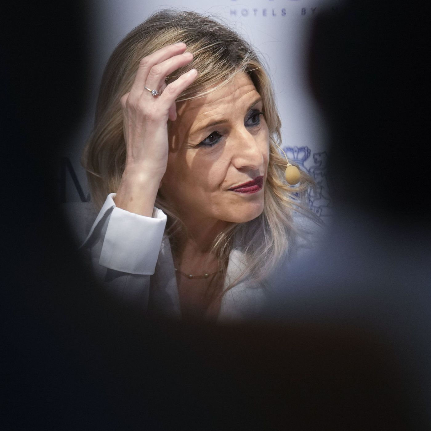 Prensa económica: Yolanda Díaz exige ya la renta universal por crianza: 200 euros al mes hasta los 18 años