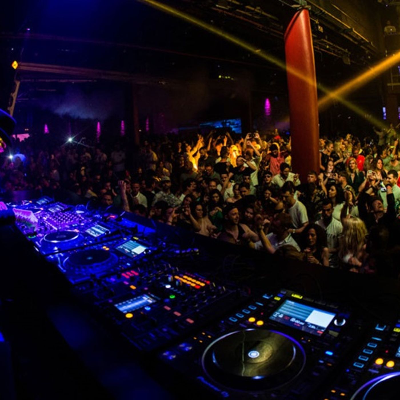 TAGADA EZZEMBERGHER CON ER TANIKA DJ.