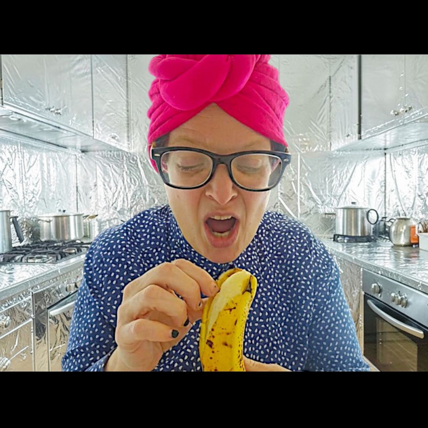 Baily prepares for Passover [comedian Leah Forster]